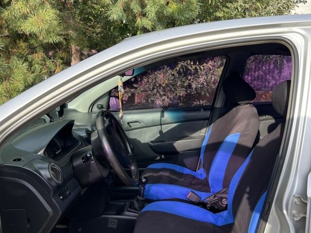 Серый Шевроле Авео, объемом двигателя 1.5 л и пробегом 175 тыс. км за 3500 $, фото 5 на Automoto.ua