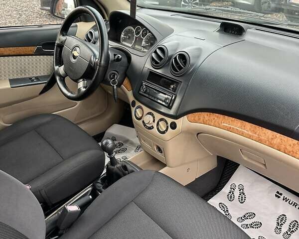 Серый Шевроле Авео, объемом двигателя 1.6 л и пробегом 308 тыс. км за 3700 $, фото 17 на Automoto.ua