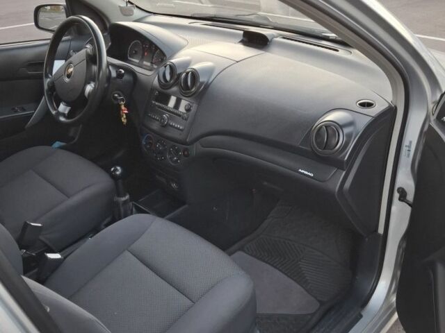 Серый Шевроле Авео, объемом двигателя 1.2 л и пробегом 200 тыс. км за 3500 $, фото 3 на Automoto.ua