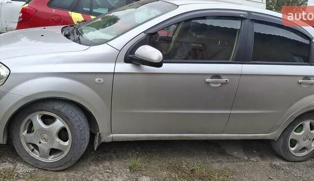 Серый Шевроле Авео, объемом двигателя 1.6 л и пробегом 250 тыс. км за 3800 $, фото 3 на Automoto.ua