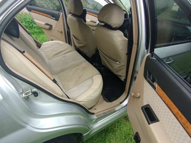 Серый Шевроле Авео, объемом двигателя 1.6 л и пробегом 200 тыс. км за 3600 $, фото 9 на Automoto.ua