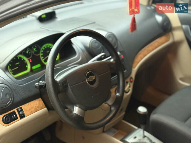 Серый Шевроле Авео, объемом двигателя 1.6 л и пробегом 198 тыс. км за 3700 $, фото 6 на Automoto.ua
