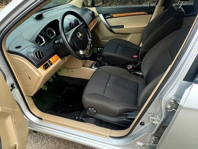 Серый Шевроле Авео, объемом двигателя 1.6 л и пробегом 53 тыс. км за 5300 $, фото 7 на Automoto.ua