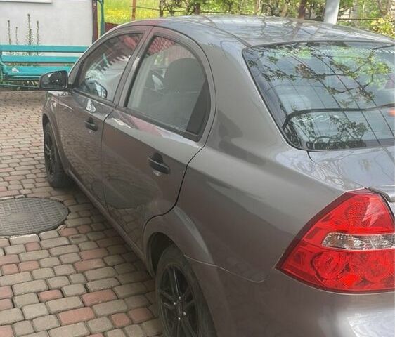 Серый Шевроле Авео, объемом двигателя 1.2 л и пробегом 180 тыс. км за 3900 $, фото 1 на Automoto.ua