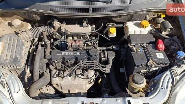 Сірий Шевроле Авео, об'ємом двигуна 1.5 л та пробігом 150 тис. км за 3800 $, фото 1 на Automoto.ua