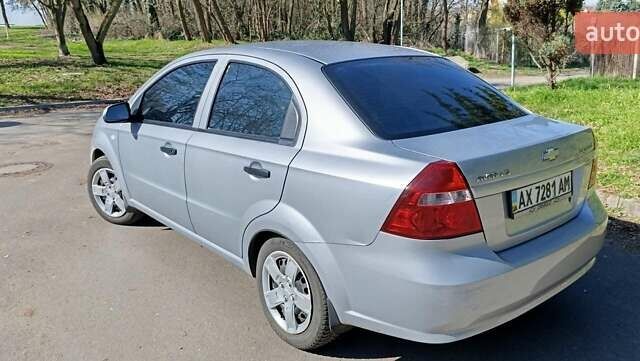 Сірий Шевроле Авео, об'ємом двигуна 1.5 л та пробігом 150 тис. км за 3800 $, фото 2 на Automoto.ua
