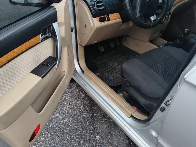 Серый Шевроле Авео, объемом двигателя 1.6 л и пробегом 160 тыс. км за 3950 $, фото 4 на Automoto.ua