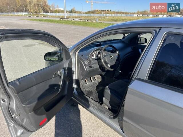 Серый Шевроле Авео, объемом двигателя 1.5 л и пробегом 208 тыс. км за 4400 $, фото 7 на Automoto.ua