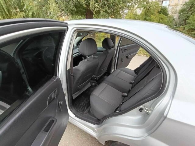 Шевроле Авео 2009 в Кривом Роге на Automoto.ua Серый Шевроле Авео, объемом двигателя 1.2 л и пробегом 133 тыс. км за 4300 $, фото 8 на Automoto.ua