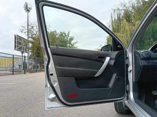 Шевроле Авео 2009 в Кривом Роге на Automoto.ua Серый Шевроле Авео, объемом двигателя 1.2 л и пробегом 133 тыс. км за 4300 $, фото 11 на Automoto.ua