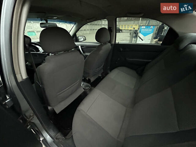 Серый Шевроле Авео, объемом двигателя 1.5 л и пробегом 415 тыс. км за 2799 $, фото 9 на Automoto.ua