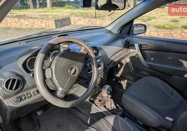 Серый Шевроле Авео, объемом двигателя 1.5 л и пробегом 270 тыс. км за 4500 $, фото 4 на Automoto.ua