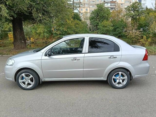 Шевроле Авео 2009 в Кривом Роге на Automoto.ua Серый Шевроле Авео, объемом двигателя 1.2 л и пробегом 133 тыс. км за 4300 $, фото 2 на Automoto.ua
