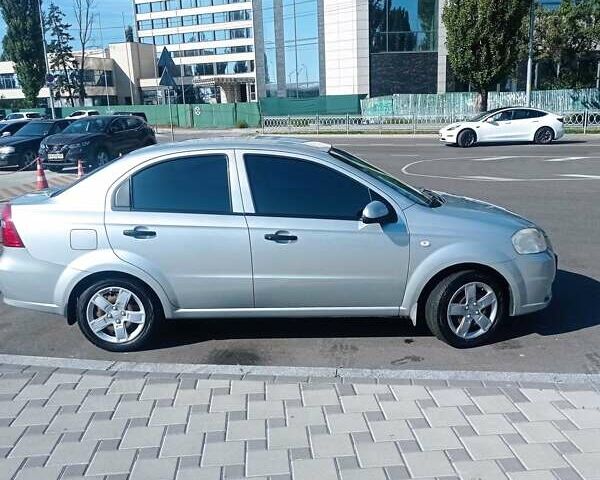 Серый Шевроле Авео, объемом двигателя 1.5 л и пробегом 218 тыс. км за 3950 $, фото 2 на Automoto.ua