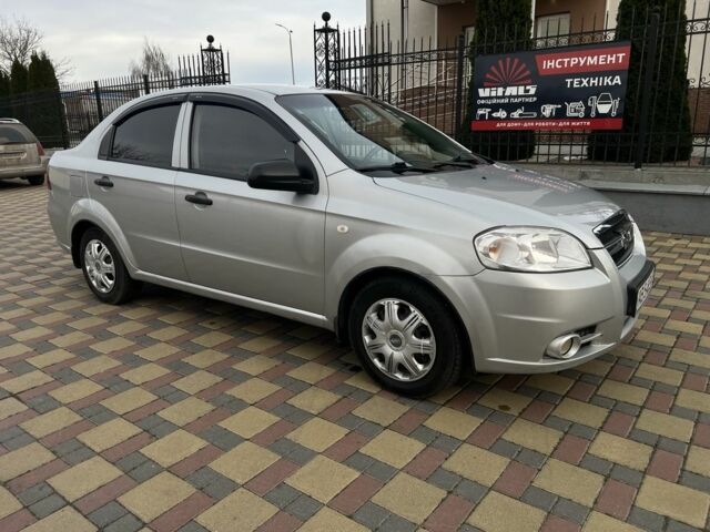 Серый Шевроле Авео, объемом двигателя 1.5 л и пробегом 188 тыс. км за 4200 $, фото 3 на Automoto.ua