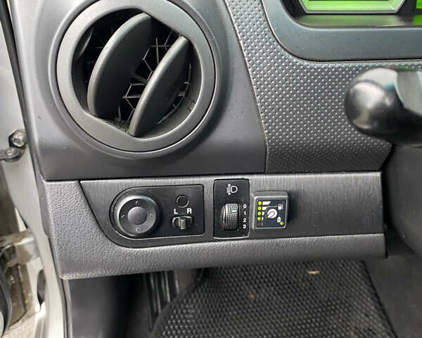 Сірий Шевроле Авео, об'ємом двигуна 1.5 л та пробігом 175 тис. км за 4950 $, фото 9 на Automoto.ua