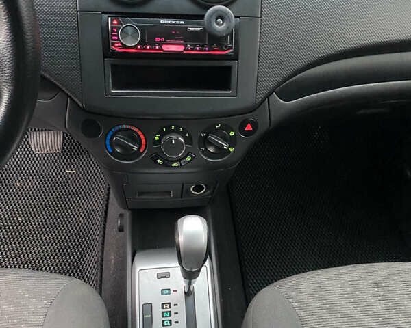 Сірий Шевроле Авео, об'ємом двигуна 1.5 л та пробігом 175 тис. км за 4950 $, фото 12 на Automoto.ua