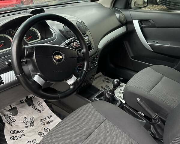 Серый Шевроле Авео, объемом двигателя 1.5 л и пробегом 160 тыс. км за 3700 $, фото 7 на Automoto.ua