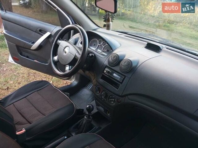 Сірий Шевроле Авео, об'ємом двигуна 1.5 л та пробігом 110 тис. км за 3900 $, фото 4 на Automoto.ua