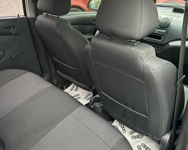 Серый Шевроле Авео, объемом двигателя 1.5 л и пробегом 160 тыс. км за 3700 $, фото 9 на Automoto.ua