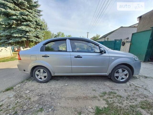 Серый Шевроле Авео, объемом двигателя 1.5 л и пробегом 300 тыс. км за 4700 $, фото 3 на Automoto.ua