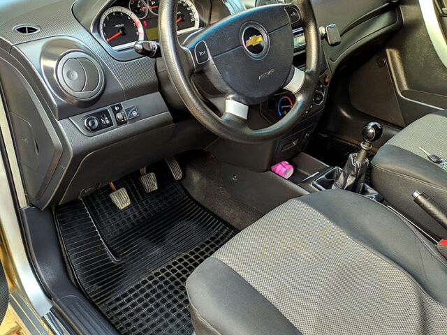 Серый Шевроле Авео, объемом двигателя 1.5 л и пробегом 144 тыс. км за 5000 $, фото 9 на Automoto.ua