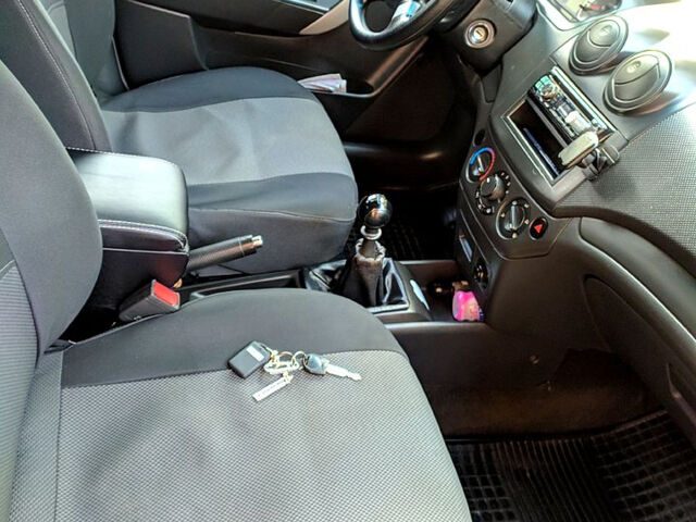 Серый Шевроле Авео, объемом двигателя 1.5 л и пробегом 144 тыс. км за 5000 $, фото 5 на Automoto.ua