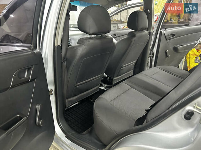Серый Шевроле Авео, объемом двигателя 1.5 л и пробегом 195 тыс. км за 5200 $, фото 18 на Automoto.ua