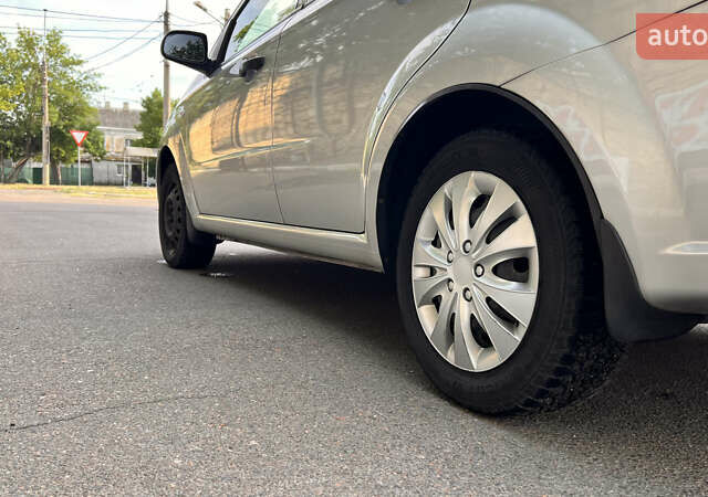 Шевроле Авео 2011 в Николаеве на Automoto.ua Серый Шевроле Авео, объемом двигателя 1.5 л и пробегом 24 тыс. км за 6900 $, фото 12 на Automoto.ua