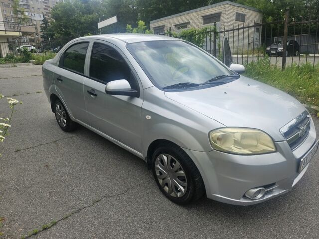 Серый Шевроле Авео, объемом двигателя 1.5 л и пробегом 214 тыс. км за 3300 $, фото 3 на Automoto.ua