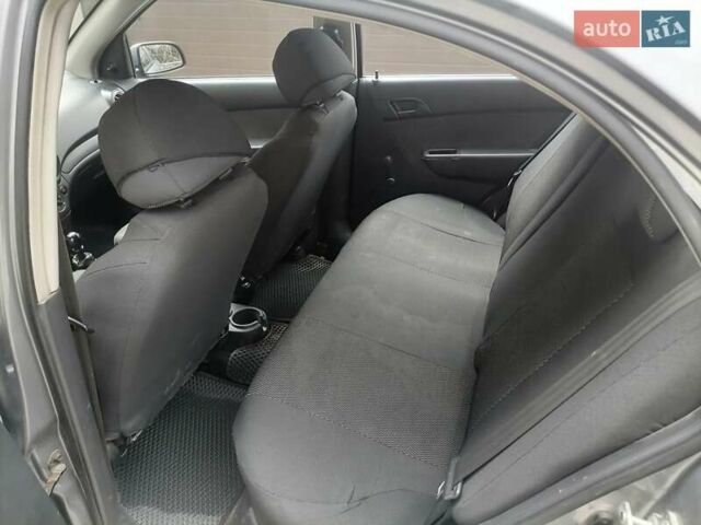 Серый Шевроле Авео, объемом двигателя 1.4 л и пробегом 265 тыс. км за 3400 $, фото 4 на Automoto.ua