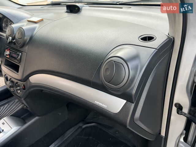 Серый Шевроле Авео, объемом двигателя 0 л и пробегом 140 тыс. км за 5450 $, фото 27 на Automoto.ua