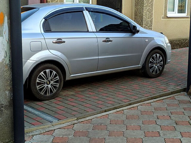 Серый Шевроле Авео, объемом двигателя 1.5 л и пробегом 144 тыс. км за 5000 $, фото 4 на Automoto.ua