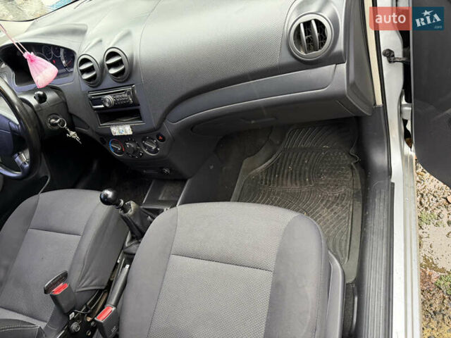 Серый Шевроле Авео, объемом двигателя 1.5 л и пробегом 190 тыс. км за 4600 $, фото 9 на Automoto.ua