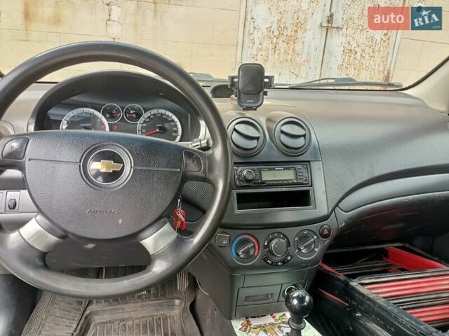 Серый Шевроле Авео, объемом двигателя 1.5 л и пробегом 430 тыс. км за 4700 $, фото 1 на Automoto.ua