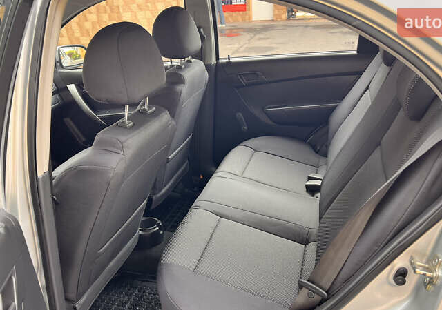 Шевроле Авео 2011 в Николаеве на Automoto.ua Серый Шевроле Авео, объемом двигателя 1.5 л и пробегом 24 тыс. км за 6900 $, фото 22 на Automoto.ua