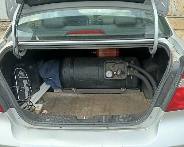 Серый Шевроле Авео, объемом двигателя 1.5 л и пробегом 430 тыс. км за 4700 $, фото 2 на Automoto.ua