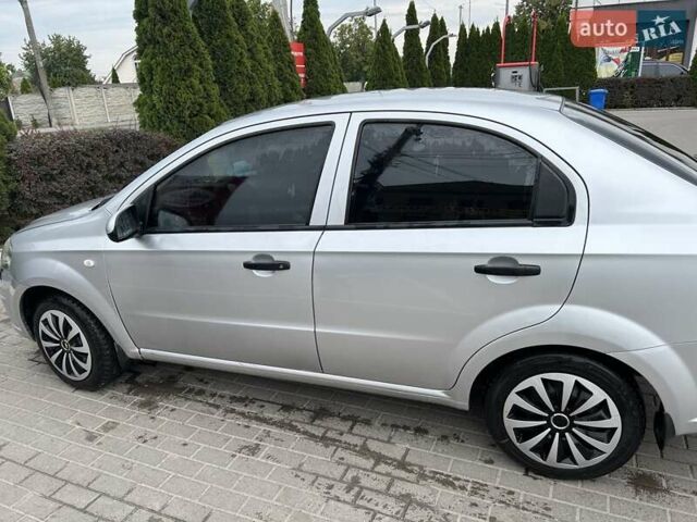 Серый Шевроле Авео, объемом двигателя 1.5 л и пробегом 139 тыс. км за 3700 $, фото 4 на Automoto.ua