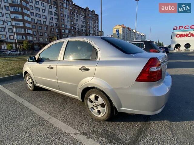 Серый Шевроле Авео, объемом двигателя 1.5 л и пробегом 184 тыс. км за 5500 $, фото 2 на Automoto.ua