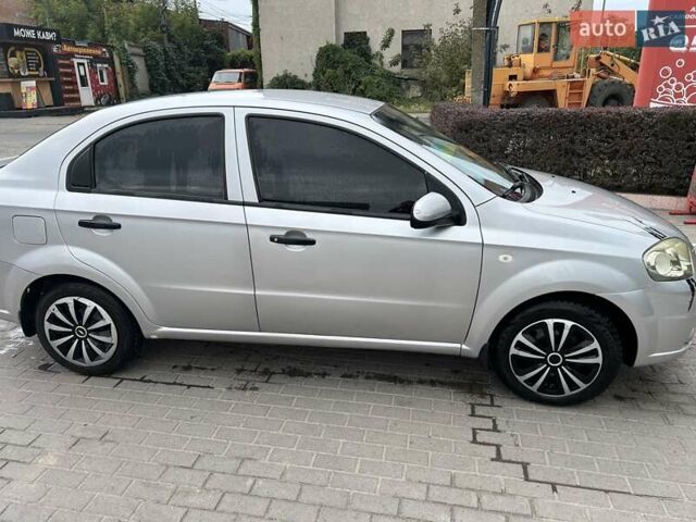 Серый Шевроле Авео, объемом двигателя 1.5 л и пробегом 139 тыс. км за 3700 $, фото 2 на Automoto.ua