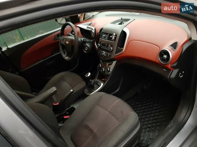 Сірий Шевроле Авео, об'ємом двигуна 1.4 л та пробігом 147 тис. км за 6400 $, фото 7 на Automoto.ua