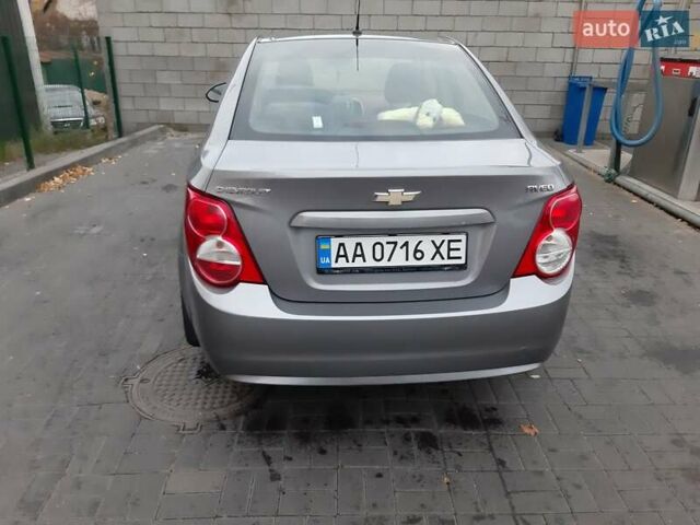 Сірий Шевроле Авео, об'ємом двигуна 1.4 л та пробігом 147 тис. км за 6400 $, фото 5 на Automoto.ua
