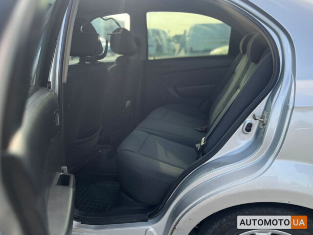 Серый Шевроле Авео, объемом двигателя 1.5 л и пробегом 295 тыс. км за 4600 $, фото 21 на Automoto.ua