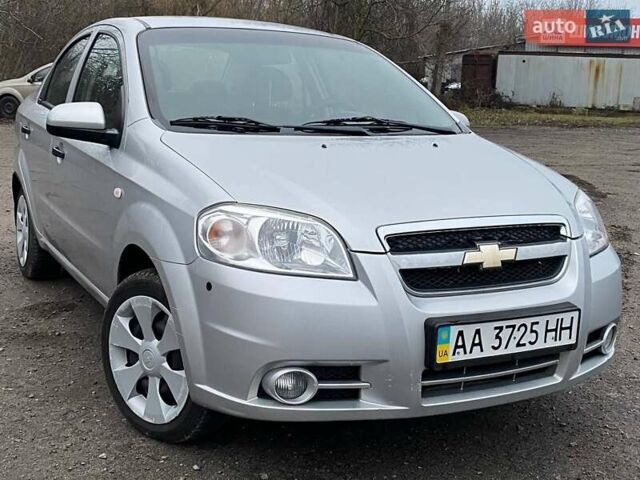 Серый Шевроле Авео, объемом двигателя 1.5 л и пробегом 124 тыс. км за 4800 $, фото 1 на Automoto.ua