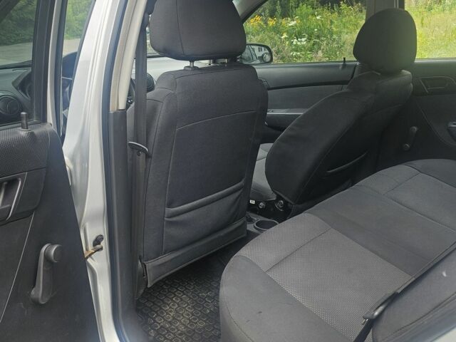 Серый Шевроле Авео, объемом двигателя 1.5 л и пробегом 214 тыс. км за 3300 $, фото 5 на Automoto.ua