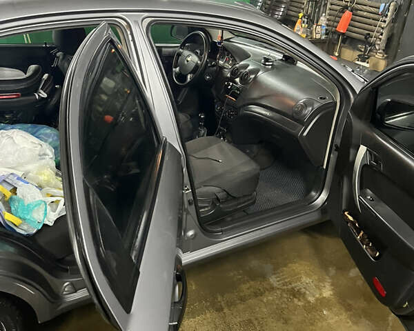 Сірий Шевроле Авео, об'ємом двигуна 1.5 л та пробігом 183 тис. км за 4000 $, фото 6 на Automoto.ua