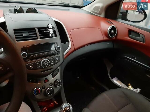 Сірий Шевроле Авео, об'ємом двигуна 1.4 л та пробігом 147 тис. км за 6400 $, фото 12 на Automoto.ua