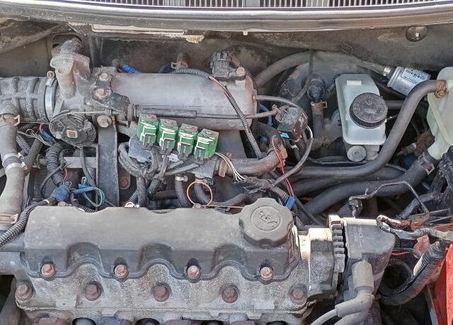 Серый Шевроле Авео, объемом двигателя 1.5 л и пробегом 300 тыс. км за 3000 $, фото 7 на Automoto.ua