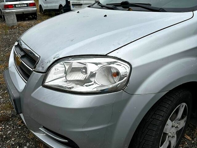 Сірий Шевроле Авео, об'ємом двигуна 1.5 л та пробігом 73 тис. км за 3500 $, фото 2 на Automoto.ua