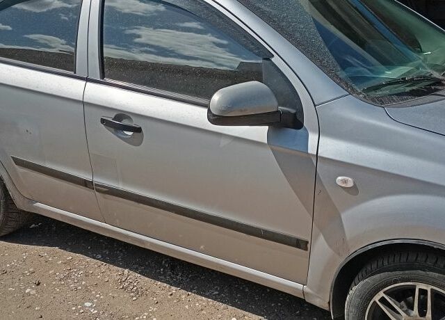Серый Шевроле Авео, объемом двигателя 1.5 л и пробегом 300 тыс. км за 3000 $, фото 6 на Automoto.ua